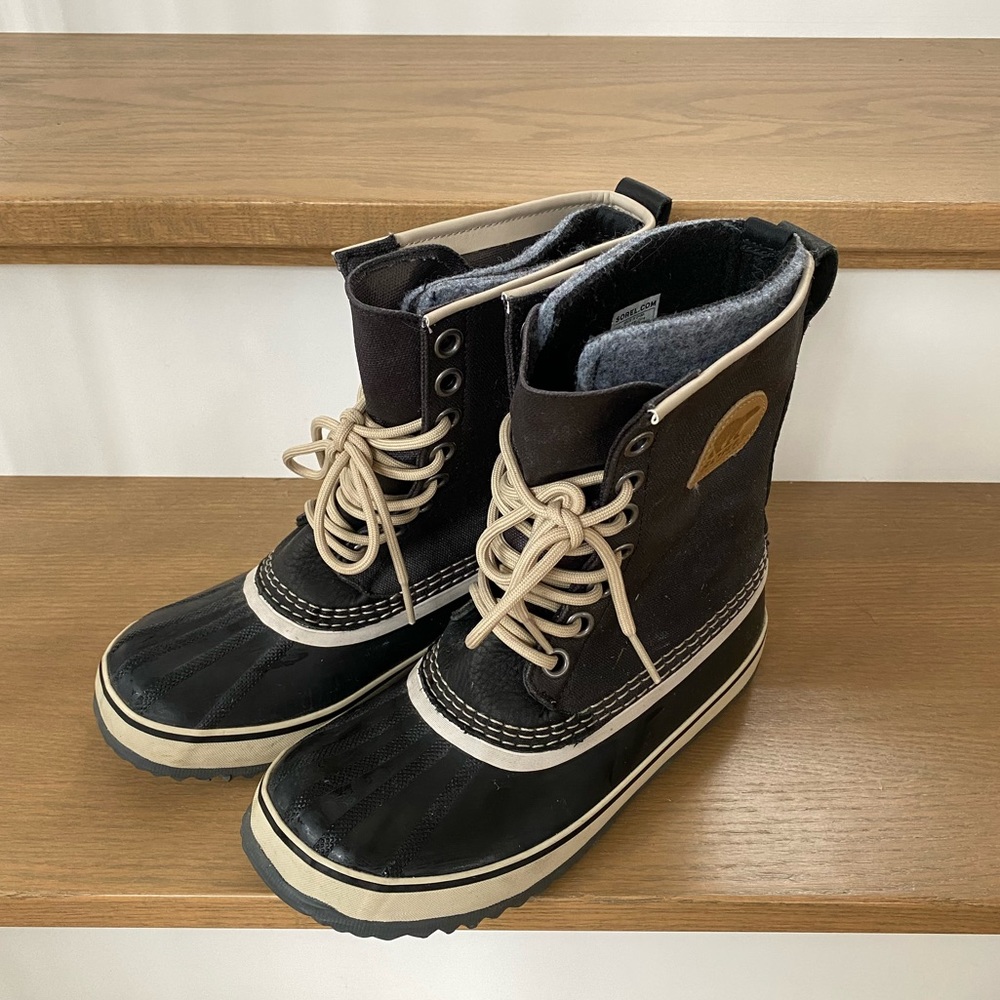 SOREL lace up black winter boots